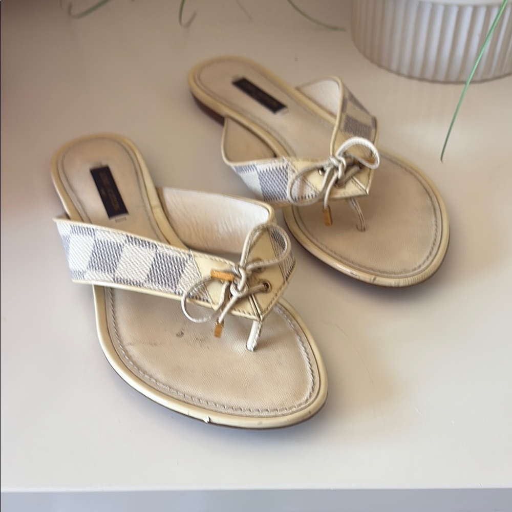 Louis Vuitton Cream Sandals with Elegant Bow Damir Azure
